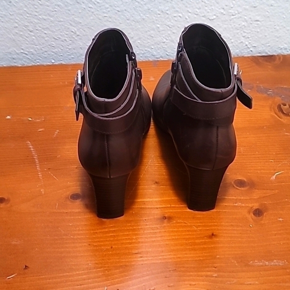 LAUREN RALPH LAUREN WOMEN'S NARA LEATHER  ANKLE  HEEL BOOTS IN BROWN SIZE 7B - Picture 4 of 11